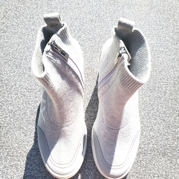 Dkny Shoes - DKNY Size 7.5 almost brand new